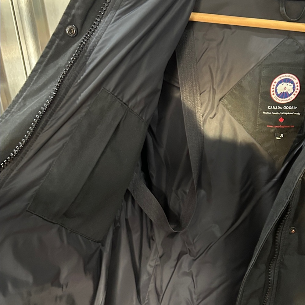 Canada Goose Black Hooded Puffer Coat- women’s - Picture 6 of 7